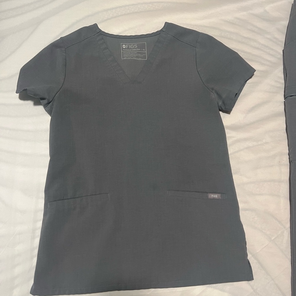 Figs Dark Space Grey Casma Scrub Top